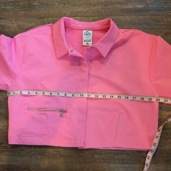 Nike HOT PINK Dri-Fit Teck Pack Cropped Snap Front Athketic Top Size Small - Picture 12 of 14